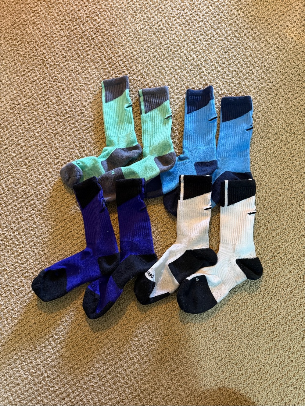 Air Jordan Elite Basketball Football Socks (Men’s 8-12 Large Bundle of 4 Pairs)